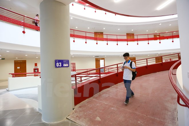  Tòa nhà gồm 10 tầng với 147 phòng học cùng tổng diện tích lên hơn 11.325m2. (Ảnh: Minh Sơn/Vietnam+)