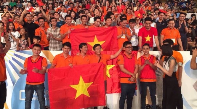 Đội Việt Nam vô địch Robocon 2017 tại Nhật Bản - Ảnh: Minh Giảng 