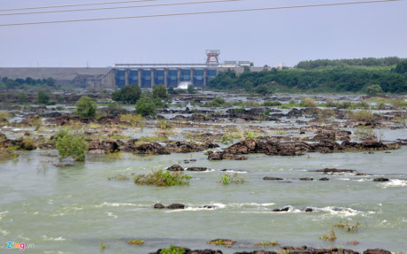 10h ngày 5/9, nhà máy thủy điện Trị An (thị trấn Vĩnh An, huyện Vĩnh Cửu, Đồng Nai) đóng cửa đập, kết thúc 8 ngày xả lũ.