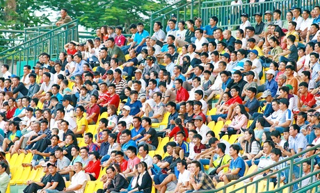 Khán giả TP Cần Thơ ủng hộ cho đội nhà- XSKT Cần Thơ tại V.League 2017.