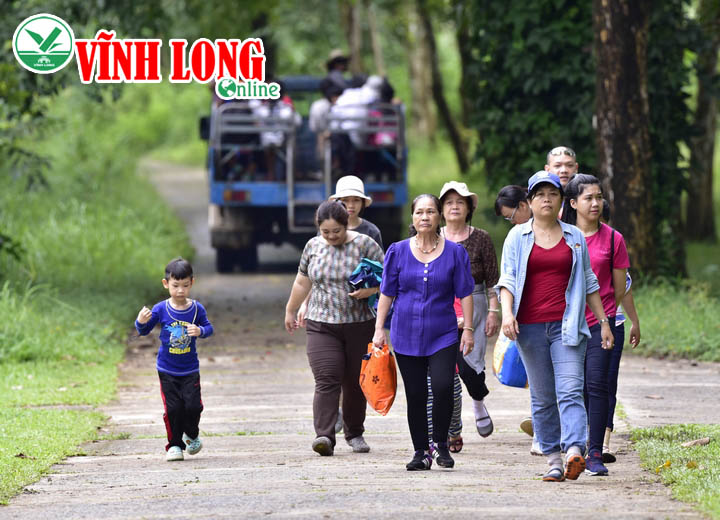 Vào những ngày cuối tuần rất đông du khách đến thăm vườn quốc gia Cát Tiên