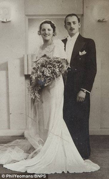  Ảnh cưới từ năm 1934 của ông Maurice và bà Helen.
