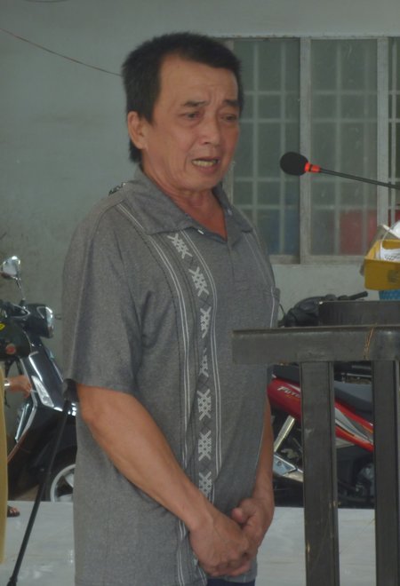 Bị cáo Trần Văn Mao tại phiên tòa lưu động sáng 29/8/2017.