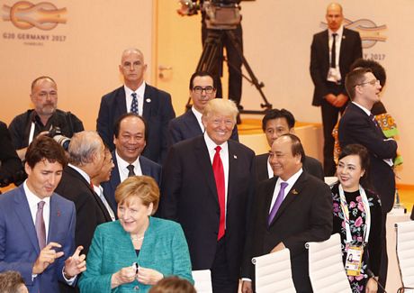 Thủ tướng Nguyễn Xuân Phúc dự một phiên họp của Hội nghị Thượng đỉnh G20, sáng 8-7 - Ảnh: TTXVN