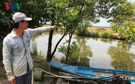 Anh Bào Văn Mến “làm liều” chuyển đổi ruộng lúa thành ao nuôi tôm