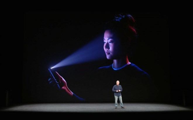 Tính nặng Face ID được giới thiệu tại sự kiện ra mắt iPhone X. (Nguồn: Apple)