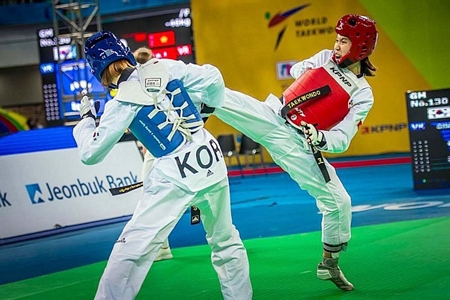 Trương Thị Kim Tuyền (giáp đỏ) trong trận chung kết Taekwondo Grand Prix 2017 (ảnh do nhân vật cung cấp)