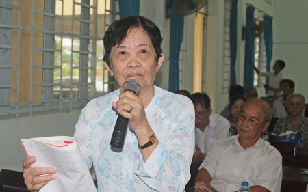 Cử tri Nguyễn Thị Bảy gửi gắm nhiều ý kiến tâm huyết đến Phó Chủ tịch nước.