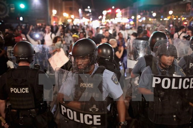 Cảnh sát Mỹ tại St Louis ngày 16/8. (Nguồn: AFP/TTXVN)