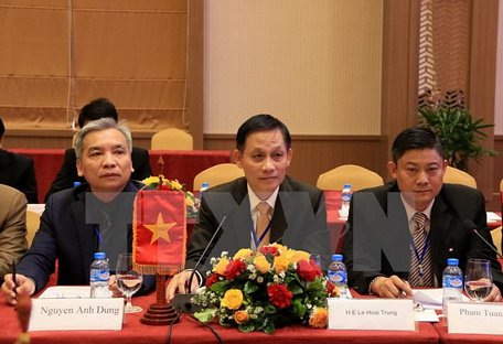 Ủy viên Trung ương Đảng, Thứ trưởng Ngoại giao Việt Nam Lê Hoài Trung (giữa). (Ảnh: Phạm Kiên/TTXVN)