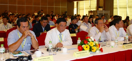 Ông Trần Hoàng Tựu- Phó Chủ tịch UBND tỉnh tham gia hội nghị