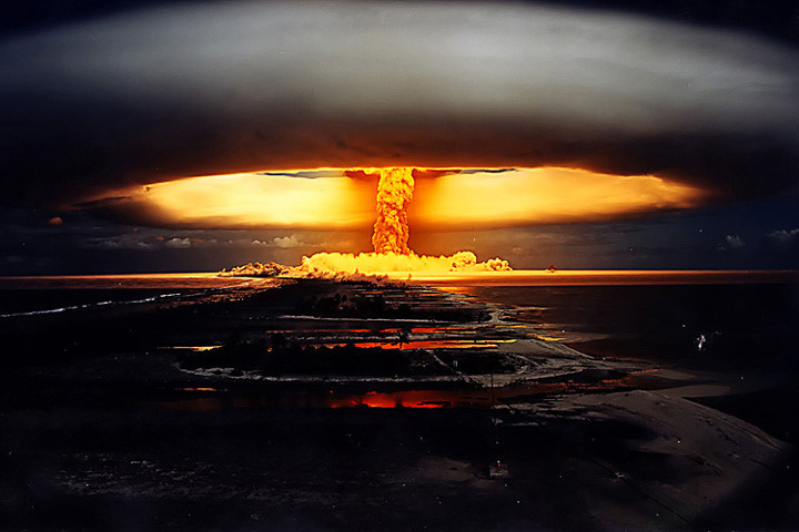 Bức ảnh năm 1971 ghi cảnh vụ nổ bom hạt nhân do chính quyền Pháp thực hiện ở chuỗi đảo Moruroa thuộc Pháp.