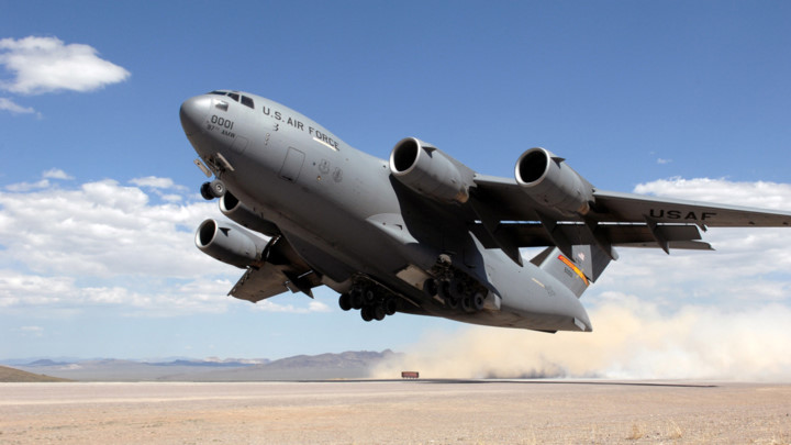 C-17 có thể bay 4.444km mà không cần tiếp nhiên liệu. Ảnh: Boeing.