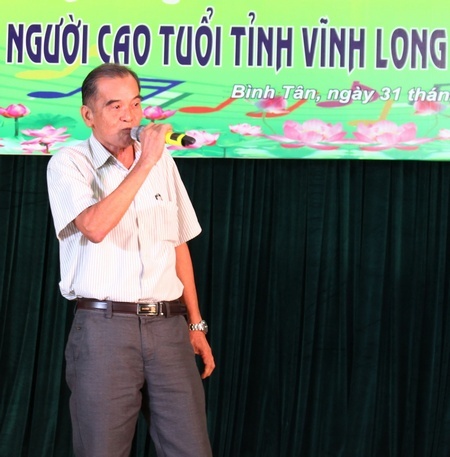 Bác Phạm Hà Đông (75 tuổi) là người cao tuổi nhất hội thi.