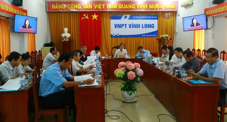 Ông Lê Thành Long- Bộ trưởng Bộ Tư pháp (ngồi giữa)- chủ trì hội nghị.