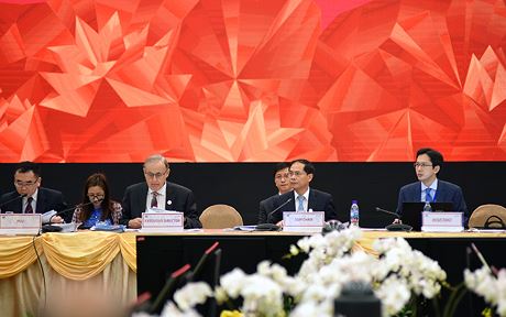 Mở đầu Hội nghị, Thứ trưởng Bùi Thanh Sơn - Chủ tịch SOM APEC 2017 đã có bài phát biểu khai mạc và chào mừng các quan chức cao cấp của 21 nền kinh tế APEC.