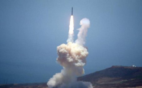 Hệ thống đánh chặn tên lửa mặt đất (GMD) của Mỹ khai hỏa. Ảnh: Reuters