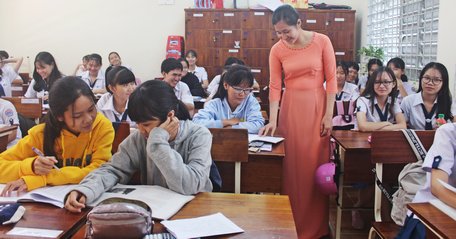 Trong giảng dạy, cô Hương luôn chắt lọc lồng ghép tư tưởng, đạo đức, phong cách của Bác vào bài học để học sinh dễ tiếp thu.