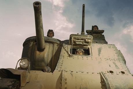 Xe tăng hạng trung M3 Lee này có tới 2 khẩu pháo và vài khẩu súng máy.