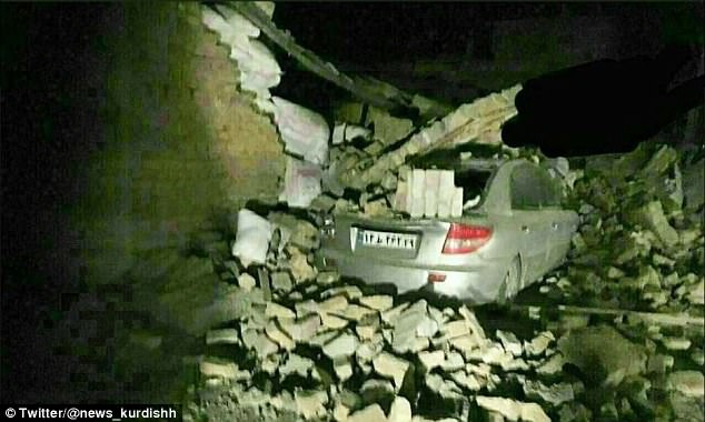 Trận động đất mạnh phá hủy nhiều ngôi nhà trong khu vực sát biên giới Iraq-Iran.
