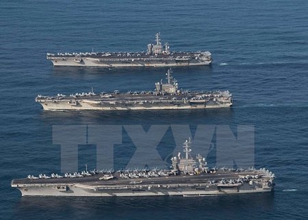 Tàu sân bay USS Ronald Reagan, Theodore Roosevelt và Nimitz của Mỹ tham gia cuộc tập trận chung Hàn - Mỹ trên vùng biển phía đông Hàn Quốc ngày 12/11. (Nguồn: Yonhap/TTXVN)