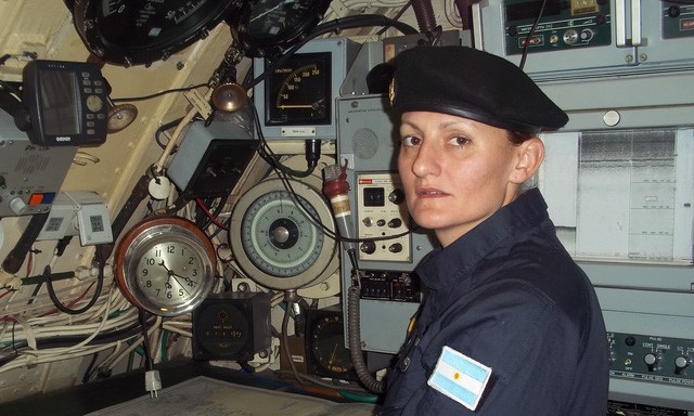 Eliana Krawczyk, nữ sĩ quan tàu ngầm đầu tiên của Argentina, là một trong số 44 thành viên thủy thủ đoàn trên tàu San Juan (Ảnh: AFP)
