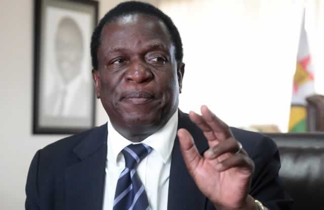 Cựu Phó Tổng thống Zimbabwe Emmerson Mnangagwa (Ảnh: EPA)