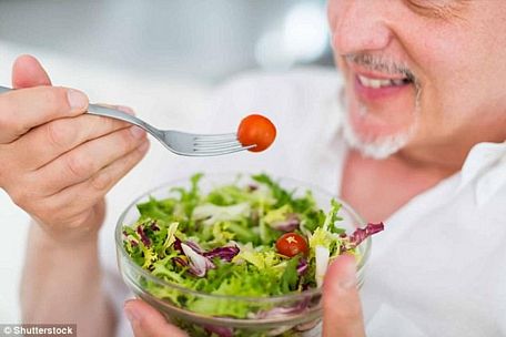 Ăn salad mỗi ngày có thể giữ não bộ trẻ hóa 10 năm