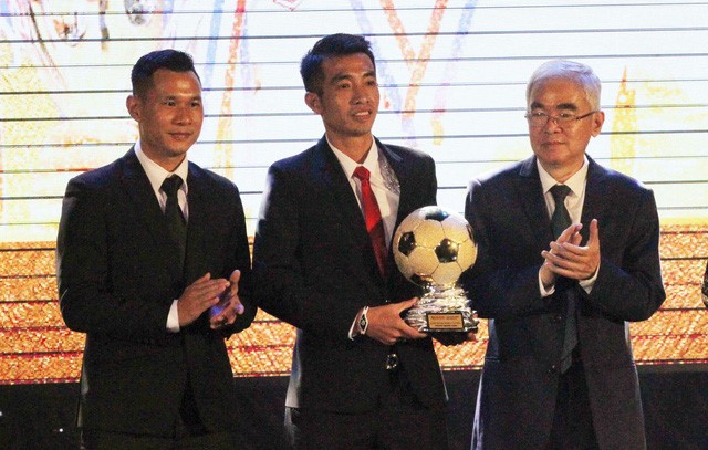  Phùng Trong Luân (Thái Sơn Nam - giữa) là cầu thủ futsal hay nhất trong năm 2017