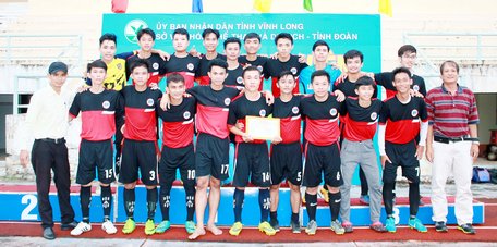 Đội Trường ĐH Cửu Long đạt giải nhất môn bóng đá nam.