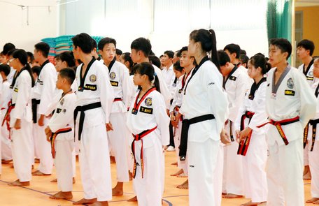 Các thí sinh tham dự kỳ thi nâng đai- đẳng cấp Taekwondo.