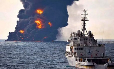  Tàu chở dầu Iran bốc cháy hơn 1 tuần rồi phát nổ và chìm. (Ảnh: SCMP)