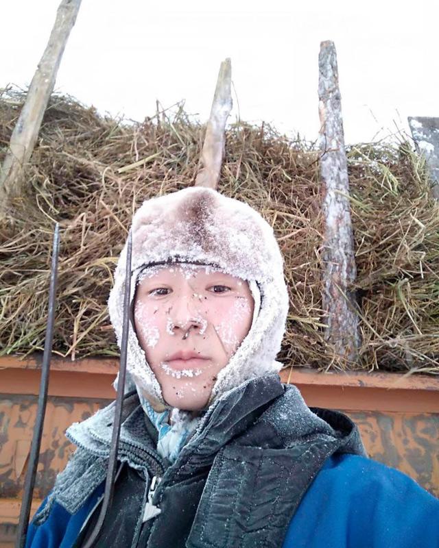 Người dân Oymyakon luôn phải mặc quần áo thật kín khi ra đường nếu không muốn bị đóng băng ngay lập tức.
