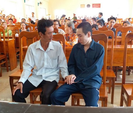 Nước mắt hối hận muộn màng của Phạm Văn Lên trong phiên tòa xét xử vụ án giết người, XHTD trẻ em ở huyện Trà Ôn.
