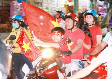  Người hâm mộ Vĩnh Long gửi lời chúc “Việt Nam vô địch” tới đội tuyển U23 Việt Nam