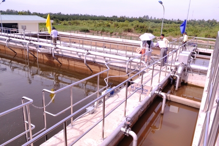 Nhà máy cung cấp nước sạch trong Khu công nghiệp Bình Minh.