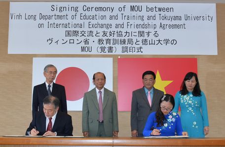  Lãnh đạo tỉnh Vĩnh Long chứng kiến việc ký kết hợp tác quốc tế lĩnh vực giáo dục và đào tạo của ngành giáo dục và Trường ĐH Tokuyama.