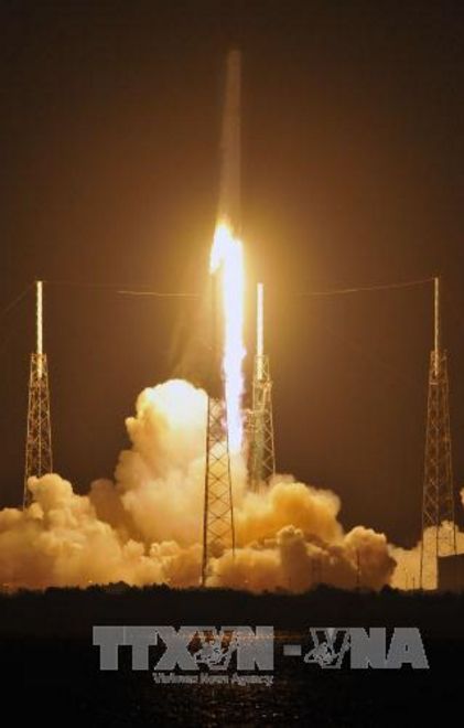 Tên lửa Falcon 9 rời bệ phóng ở Mũi Canaveral, bang Florida, Mỹ ngày 18/7/2016. Ảnh: AFP/TTXVN