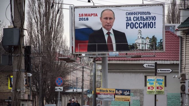 Hình ảnh Tổng thống Nga Putin ở Simferopol, Crimea, ngày 9/3. (Nguồn: AFP)