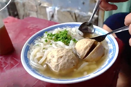 Sợi bánh canh làm từ loại gạo đặc trưng ở An Giang sẽ khiến bạn khó quên.