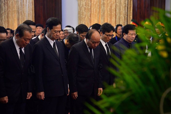 Đoàn Chính phủ nước CHXHCN Việt Nam dành 1 phút mặc niệm nguyên Thủ tướng Phan Văn Khải. (Ảnh: Ngọc Thành)