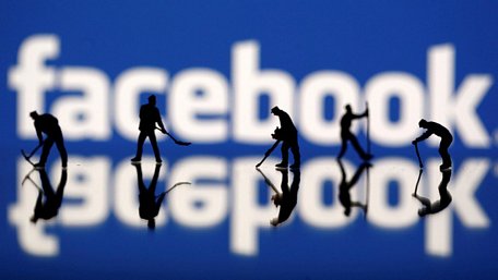 Mạng xã hội Facebook đang đứng trước khủng hoảng được xem là tồi tệ nhất trong lịch sử của mình (Ảnh: Reuters)