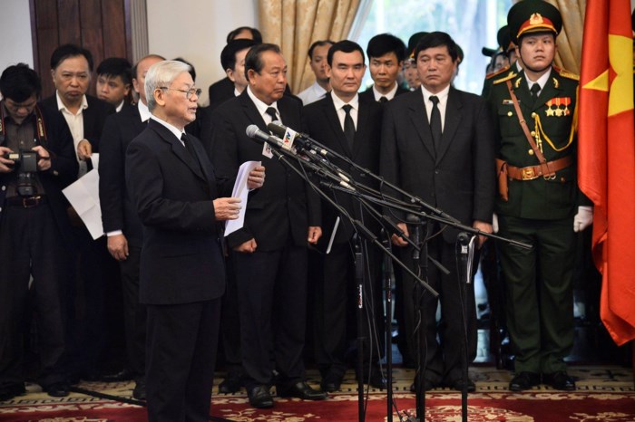 Sau đó, Tổng Bí thư Nguyễn Phú Trọng, Trưởng Ban Lễ tang đọc điếu văn.