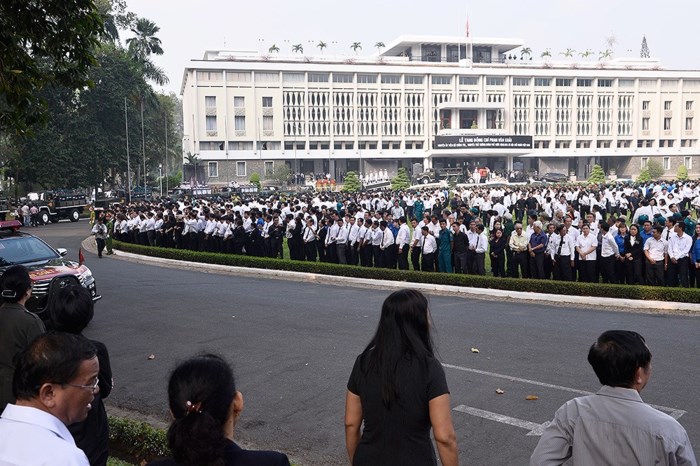 Toàn cảnh Hội trường Thống nhất - nơi hàng nghìn người đến đưa tiễn nguyên Thủ tướng Phan Văn Khải về an nghỉ tại quê nhà
