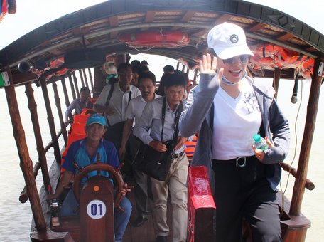  Gần 30 cán bộ du lịch, các hãng lữ hành và phóng viên báo, đài truyền thông ở Hà Nội đã khảo sát các tuyến du lịch làng nghề, sản phẩm du lịch đặc trưng của tỉnh Vĩnh Long.