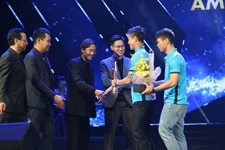 Ban nhạc Ngọt giành giải Bài hát của năm và Nghệ sĩ mới của năm.