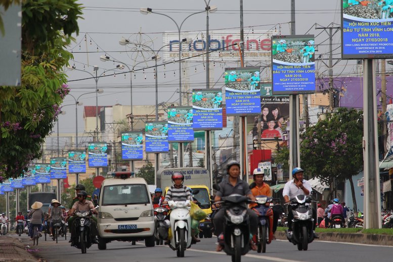 Màn hình LED tuyên truyền sinh động trên đường Nguyễn Huệ (Phường 2).