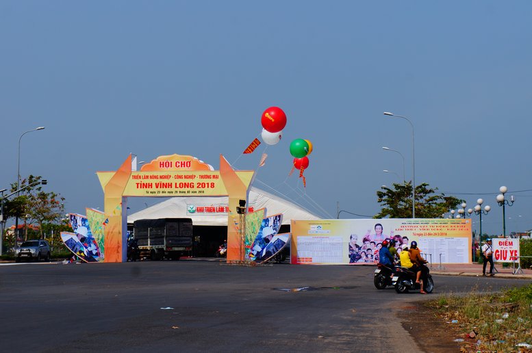  Bên lề hội nghị, Hội chợ Triển lãm nông nghiệp- công nghiệp- thương mại- Festival Vật tư nông nghiệp lần thứ I- Vĩnh Long năm 2018 cũng được tổ chức.