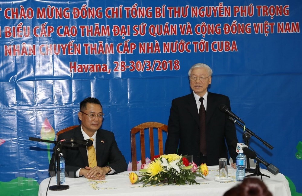  Tổng Bí thư Nguyễn Phú Trọng nói chuyện với cán bộ , nhân viên Đại sứ quán, đại diện cộng đồng và sinh viên Việt Nam. (Ảnh: Trí Dũng/TTXVN) 