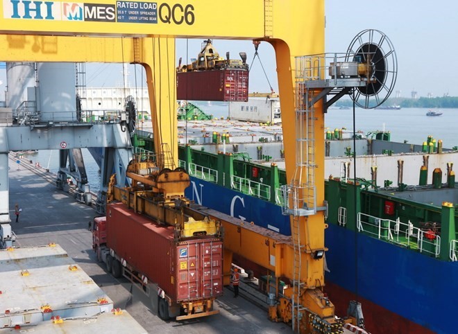 Bốc xếp container tại chi nhánh cảng Tân Vũ, Cảng Hải Phòng. (Ảnh: Lâm Khánh/TTXVN)
